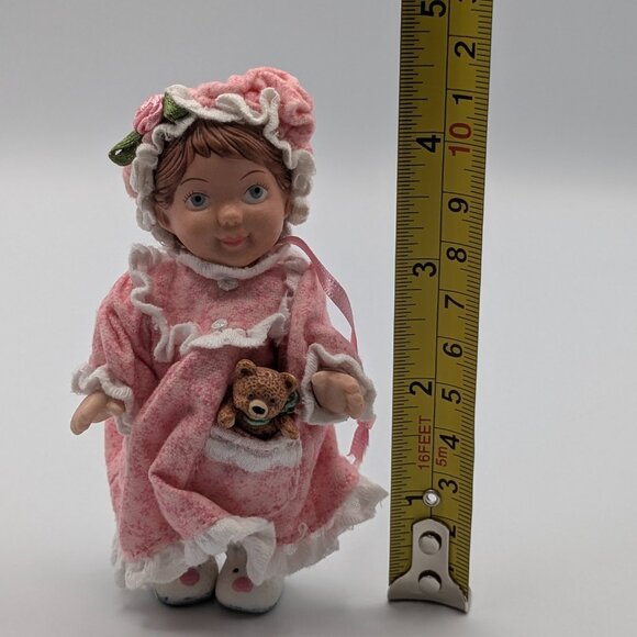 Hallmark Keepsake Mistletoe Miss 2001, 1st in Mistletoe Miss Series, Porcelain - Picture 9 of 10